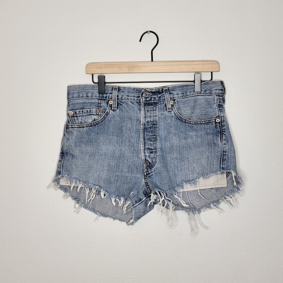 Levis 501‎ Button Fly Cutoffs Size 32 - Picture 2 of 8